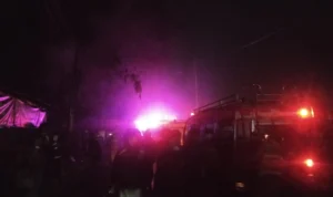 Kebakaran di Jalan Kabandungan Kota Sukabumi, Diduga Akibat Bakar Sampah Kebakaran di Jalan Kabandungan Kota Sukabumi, Diduga Akibat Bakar Sampah