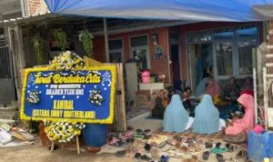 Pihak Keluarga Minta Pertanggung Jawaban Jika Benar Korban Tewas Akibat Kabel Fiber Optik. Foto Agi Jabar Ekspres