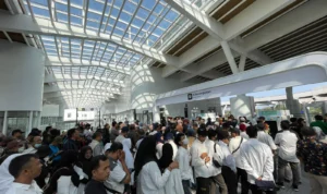 Masyarakat Antusias Jajal Kereta Cepat Jakarta Bandung (KCJB) Masyarakat Antusias Naik Kereta Cepat Jakarta Bandung (KCJB). Foto Agi Jabar Ekspres