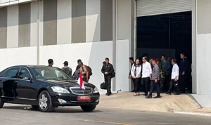 Terkesan Tertutup, Presiden Jokowi Tinjau Depo Stasiun KCIC Tegalluar Kabupaten Bandung. Foto Agi Jabar Ekspres
