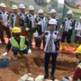 Saat prosesi peletakan batu pertama pembangunan PA Ngamprah di Desa Laksana Mekar, Padalarang, KBB. Selasa (19/9). Foto Jabarekspres
