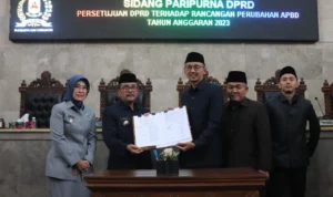 Anggaran Perubahan Tahun 2023 Disahkan, Bupati Imron: Hasil Kerjasama yang Optimal antara Legislatif dan Eksekutif