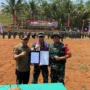 Dari kiri: Wakil Bupati Ciamis Yana D Putra, Komandan Korem 062/Tarumanagara Kolonel Inf Asep Sukarna, Komandan Kodim 0613/Ciamis Letkol Inf Wahyu Alfiyan Arisandi berfoto bersama usai upacara pembukan TMMD ke 118 tahun 2023, di Desa Kadupandak, Kecamatan Tambaksari Kabupaten Ciamis, Jawa Barat, Rabu (20/9). (Foto: Cecep Herdi/Jabar Ekspres)