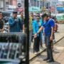 Wali Kota Bogor, Bima Arya saat melakukan sidak ke sejumlah proyek pembangunan pedestrian di Kota Bogor.