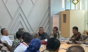 Pj Bupati Bandung Barat, Arsan Latif saat melangsungkan rapat koordinasi internal dengan OPD KBB. Jumat (22/9).