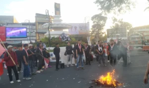 GMNI Sukabumi Gelar Aksi September Hitam, Soroti Kasus HAM hingga Kerusuhan Pulau Rempang GMNI Sukabumi Gelar Aksi September Hitam, Soroti Kasus HAM hingga Kerusuhan Pulau Rempang