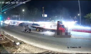 Akibat Rem Blong, Detik-detik Truk Tabrak Belasan Kendaraan di Exit Tol Bawen Semarang