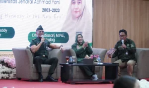 Doc. Deddy Corbuzier saat Mengisi Acara Lustrum IV Fakultas Psikologi Universitas Jenderal Achmad Yani (22/9) (Foto: Humas Unjani)