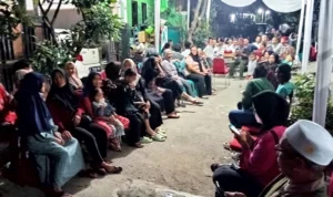 Fakta Dibalik Video Wanita Bersimbah Darah Minta Tolong hingga Tewas, Polresta Bogor Janji Bakal Tangkap Pelakunya! Suasana di rumah duka keluarga korban di Perumahan Graha Aradea, Desa Ciherang, Kecamatan Daramaga, Kabupaten Bogor, Sabtu (23/9) Malam. (Yudha Prananda / Jabar Ekspres)