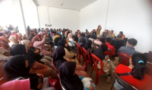 Direlokasi ke Rest Area Gunung Mas, PKL di Puncak Bogor Masih Bimbang Ratusan pedagang di Kawasan Puncak, Kabupaten Bogor saat mengikuti sosialisasi relokasi pedagang ke Rest Area Gunung Mas.
