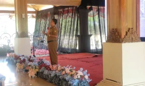 Pj Bupati Sumedang: Membangun Desa Itu Tidak Melulu Soal Uang! Pj Bupati Sumedang, Herman Suryatman saat memberi sambutan dalam Program perguruan tinggi mandiri gotong royong membangun desa tipe 3, Senin (25/9/2023).