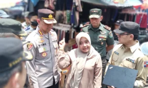 Pastikan Ratusan PKL Direlokasi, Pemkot Bogor Sidak Lokasi Penataan Kawasan Pasar Kebon Kembang Pemkot Bogor saat melakukan sidak ke proyek penataan Pasar Kebon Kembang, Kecamatan Bogor Tengah, Kota Bogor, Senin (25/9).