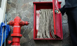 Salah satu instalasi Hydrant terpasang dan berfungsi normal di kawasan Jalan Ibrahim Adjie, Kota Bandung.