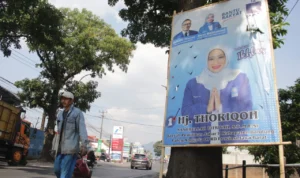 Spanduk Partai Masih Banyak Terpasang di Cileunyi hingga Cicalengka Bandung