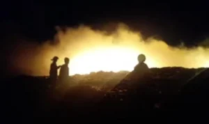 Potongan video unggahan damkar_kotacirebon TPA Kopi Luhur Cirebon kembali terbakar. (Tangkapan layar Instagram damkar_kotacirebon)