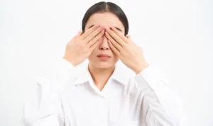 Ketahui Bahaya Terlalu Sering Mengucek Mata, Kemungkinan Infeksi Hingga Kerusakan Kornea! Ketahui Bahaya Terlalu Sering Mengucek Mata, Kemungkinan Infeksi Hingga Kerusakan Kornea!