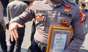 Tangkap Begal di Leuwigajah Cimahi, Anggota Patroli Presisi Sabhara Alami Luka Akibat Sajam Doc.Bripda Ilham saat Menjelaskan Kronologi Penangkapan Pelaku Begal / Foto Firman Jabar Ekspres