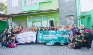 SIL UI memberikan edukasi untuk meningkatkan gerakan pemilahan dan pemanfaatan sampah UMKM di Kecamatan Sukadiri, Tangerang (28/9).