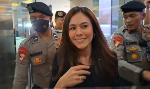 Wulan Guritno Penuhi Panggilan Bareskrim Polri Hari Ini, Pastikan Bakal Buka Suara Usai Jalani Pemeriksaan Wulan Guritno penuhi panggilan Bareskrim Polri hari ini Kamis, 14 September 2023 terkait dugaan promosi situs judi online. PMJ News/Fajar.