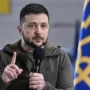 Presiden Ukraina, Volodymyr Zelensky, menghadapi cobaan berat akibat skandal korupsi yang melibatkan sejumlah pejabat militer dalam menerima suap dari warga sipil Ukraina yang enggan terlibat dalam perang.