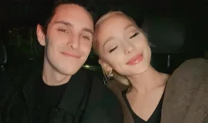 Ariana Grande Resmi Ajukan Perceraian dari Dalton Gomez Ariana Grande Resmi Ajukan Perceraian dari Dalton Gomez