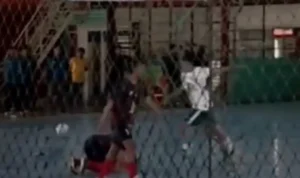 VIRAL! Pemain Futsal Menendang Kepala Lawan yang Sedang Selebrasi Sujud Syukur