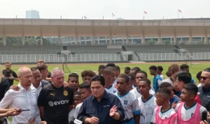 Erick Thohir Visits PFA Coaching Clinic with Dortmund Erick Thohir Visits PFA Coaching Clinic with Dortmund