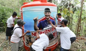 Warga Dusun Ciawitali, Desa Pamotan, Kecamatan Kalipucang, Kabupaten Pangandaran, Jawa Barat, mendapatkan bantuan air bersih dari Nelayan Balad dan Nelayan Wanita Sadulur Ganjar Pranowo.