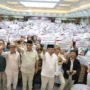 Rubuan emak-eman dari 541 majelis taklim se-Kota Bandung dan Cimahi mendeklarasikan Prabowo Subianto sebagai calon presiden 2024 di Graha Pos Indonesia, Jalan Banda, Kota Bandung, Kamis 14 September 2023.