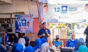 Anak bungsu Hatta Rajasa, Rasyid Rajasa saat bersilaturahmi dengan warga di Kota Bandung.