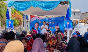 Calon legislatif (caleg) DPR RI dari Partai Amanat Nasional (PAN), M Rasyid Rajasa saat bersilaturahmi dengan warga Kota Bandung, di Citarum, Selasa (18/9/2023).