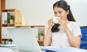 Viral di TikTok Pemuda Minum Kopi 1 Galon, Ternyata Berbahaya Loh! Begini Penjelasannya Viral di TikTok Pemuda Minum Kopi 1 Galon, Ternyata Berbahaya Loh! Begini Penjelasannya