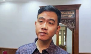 Gibran Visits US to Promote Solo