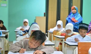 Keluh Kesah Guru Honorer dalam Mencerdaskan Anak Bangsa dengan Gaji Rp300 Ribu Per 3 Bulan, Miris!