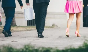 Skirt Suits, Tren Fashion 2023 yang Sedang Hits, Gaya Unik dan Necis Ala Orang Amerika