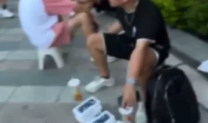 Heboh! Seri iPhone 15 Dijual di Pinggiran Jalan Tiongkok