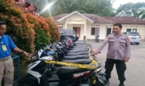 Polisi gerebek tempat yang diduga tempat penyimpanan motor curian
