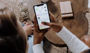 Ilustrasi Aplikasi TikTok Shop Tidak Boleh Jual Beli Lagi, Hanya Boleh Promosi/ Pexels/ cottonbro studio