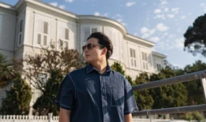 Ilustrasi Ide Outfit Nonton Konser Pria/ Pexels/ Gül Işık