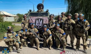 Pasukan Ukraina yang Melancarkan Serangan Balik dengan Sukses di Zaporizhzhia Pasukan Ukraina yang melakukan serangan balik terhadap pertahanan Rusia di daerah Selatan Ukraina mengklaim berhasil menerobos garis pertahanan Rusia. (foto: ANTARA)