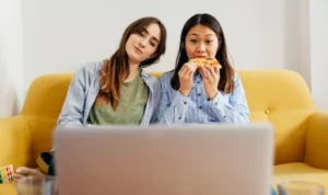 Tanggal Merah Anti Gabut! Tonton 5 Drama Korea Romantis yang Cocok Menemani Hari Liburmu