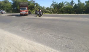 Diduga Gagal Rem, Dua Mobil Box di Sukabumi Bertabrakan
