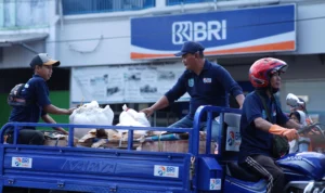 BRI Peduli Lakukan Gerakan Anti Sampah di Pasar Banjar tangung jawab sosial lingkungan (TJSL), BRI melakukan kepedulian terhadap lingkungan melalui program Gerakan anti sampah ‘’Yok Kita Gas’’.