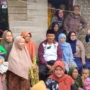 Emak-emak di Kalapadua Majalengka Rebutan Berfoto Dengan Wagub Jabar Uu Ruzhanul Ulum