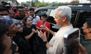 Bakal Calon Presiden Ganjar Pranowo mendapatkan keluh kesah dua orang TikToker asal Cirebon usai ditutupnya TikTok Shop.