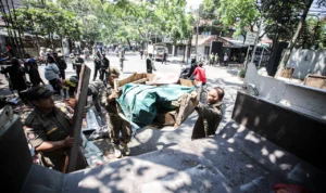 Penataan PKL di Jalan Suryani oleh Pemkot Bandung.