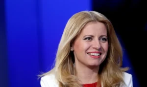 Presiden Slovakia, Zuzana Caputova, menjadi sorotan publik setelah memberikan mandat kepada Robert Fico, perdana menteri Slovakia yang dikenal sebagai pendukung Rusia, untuk membentuk pemerintahan baru.