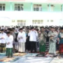 Bakal Calon Presiden Ganjar Pranowo mengikuti salat istisqa bersama kiai dan santri di Pondok Pesantren (Ponpes) Al-Ittihad Cianjur, Kamis 5 Oktober 2023.