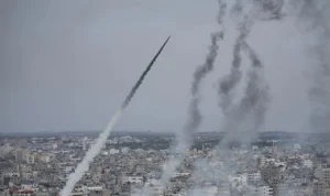 Serangan Balik Hamas ke Israel Menewaskan Sedikitnya 100 Orang