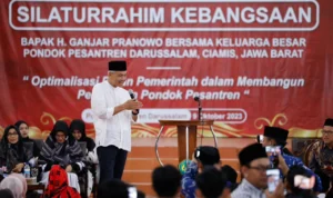 Ganjar Pranowo menyambangi Ponpes Darussalam, Ciamis, Jawa Barat untuk silaturahmi kebangsaan sekaligus menjelaskan pendidikan vokasi bagi santri , Senin 9 Oktober 2023.
